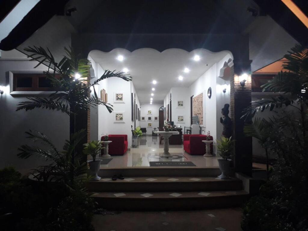 Муанг: The Mayan Apartment