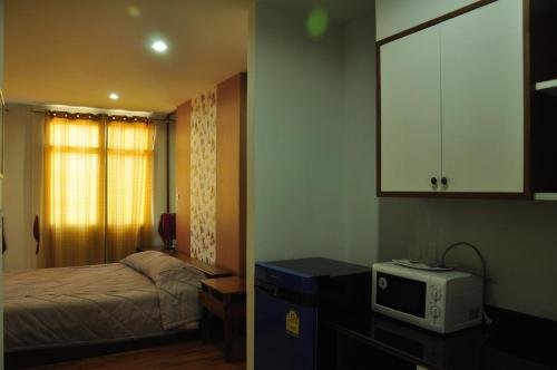 Соп-Поэнг: The Laguna Apartment