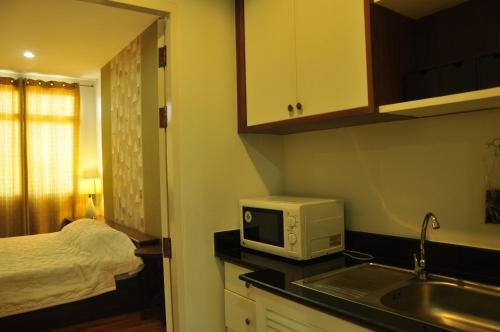 Соп-Поэнг: The Laguna Apartment