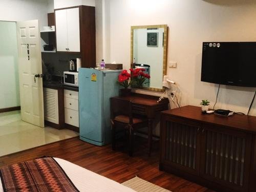 Соп-Поэнг: The Laguna Apartment