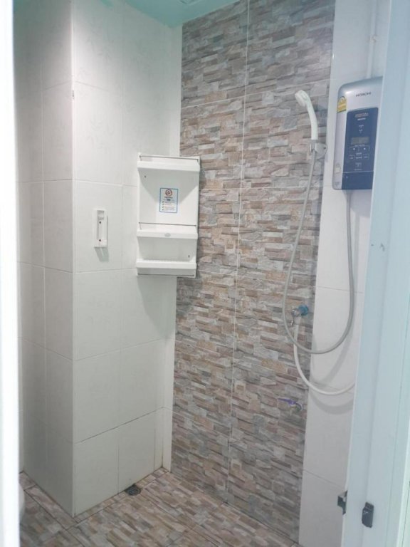 Супханбури: Lert Sri Hotel