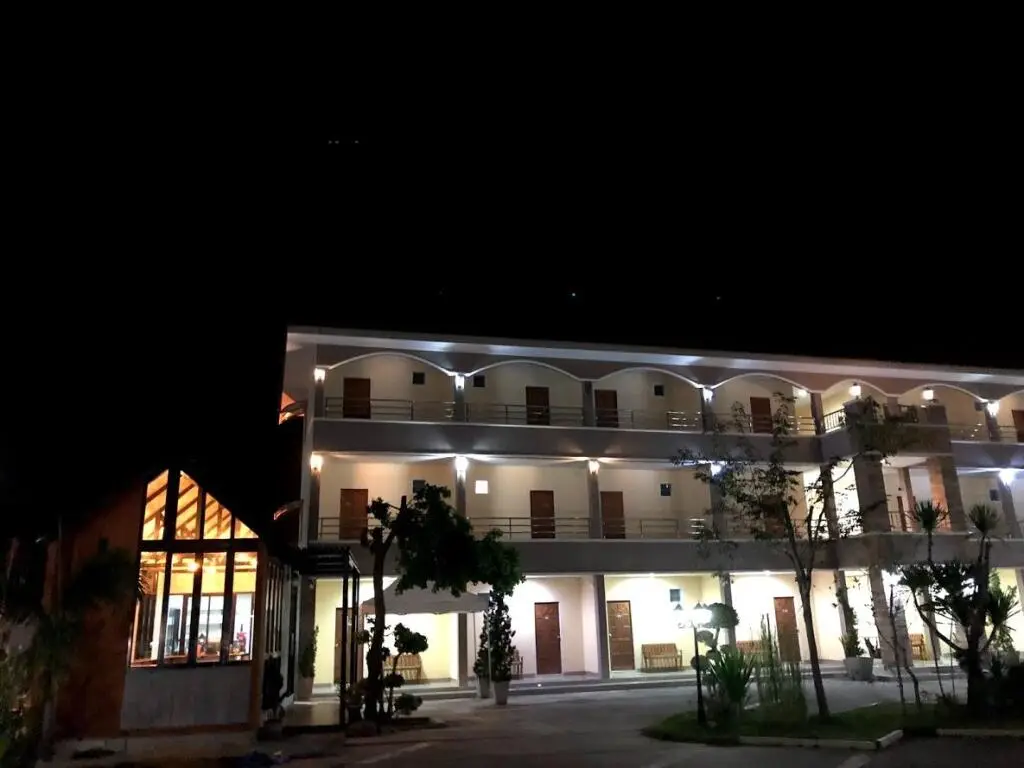 Кхэм Сон: Worachat House