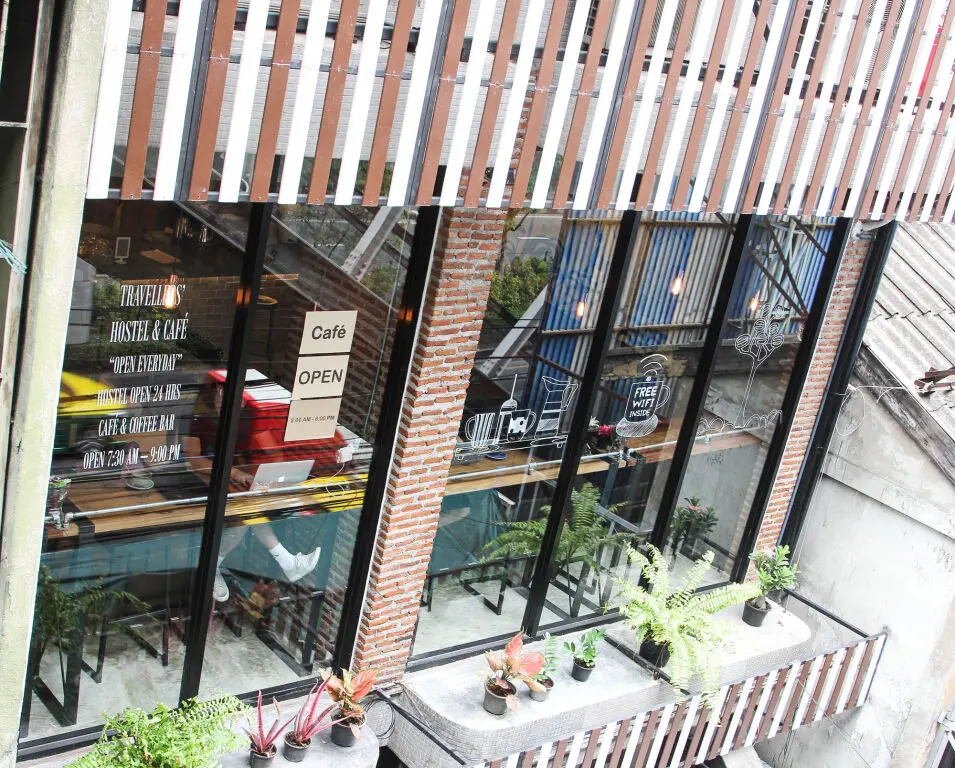 Бангкок: Thonglor Travellers Hostel & Cafe