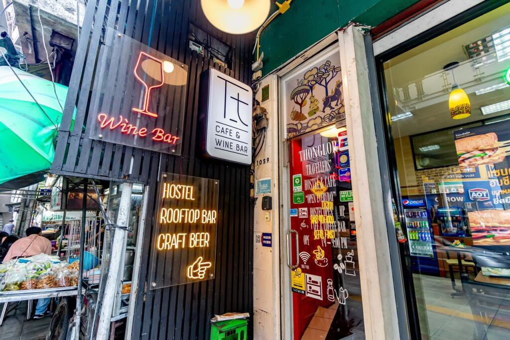 Бангкок: Thonglor Travellers Hostel & Cafe