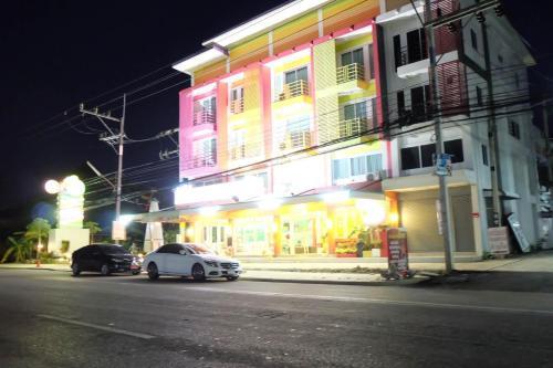 Лансака: The Colorful Hotel
