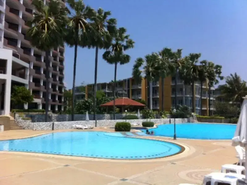 Чаам: Cha-Am Beach Club Condo By O