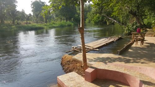 Тха-Май-Руак: Kaengkrachan River Hut