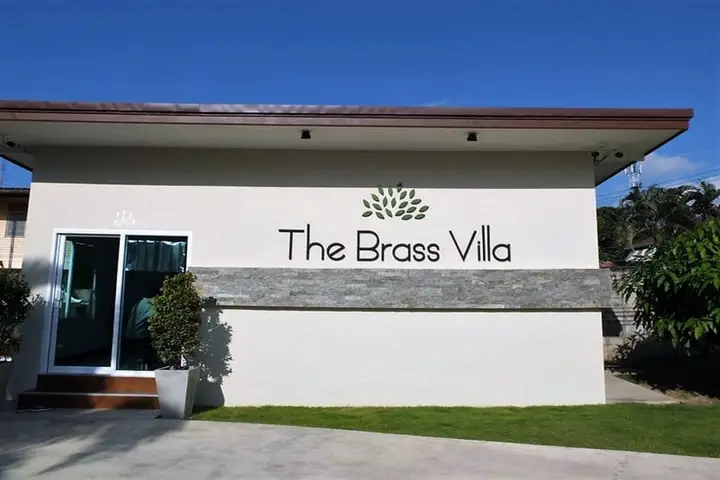 Саттахип: The Brass Villa