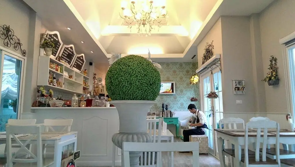 Саттахип: Baan Bor Bai Mai
