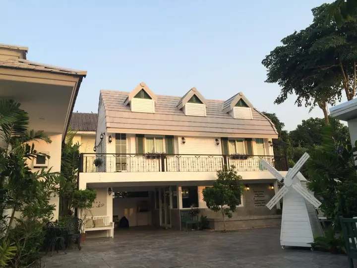 Саттахип: Baan Bor Bai Mai