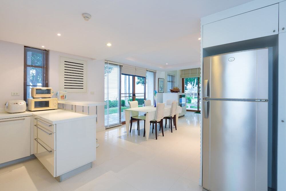 Хуахин: Baan LonSai Beachfront Condominium