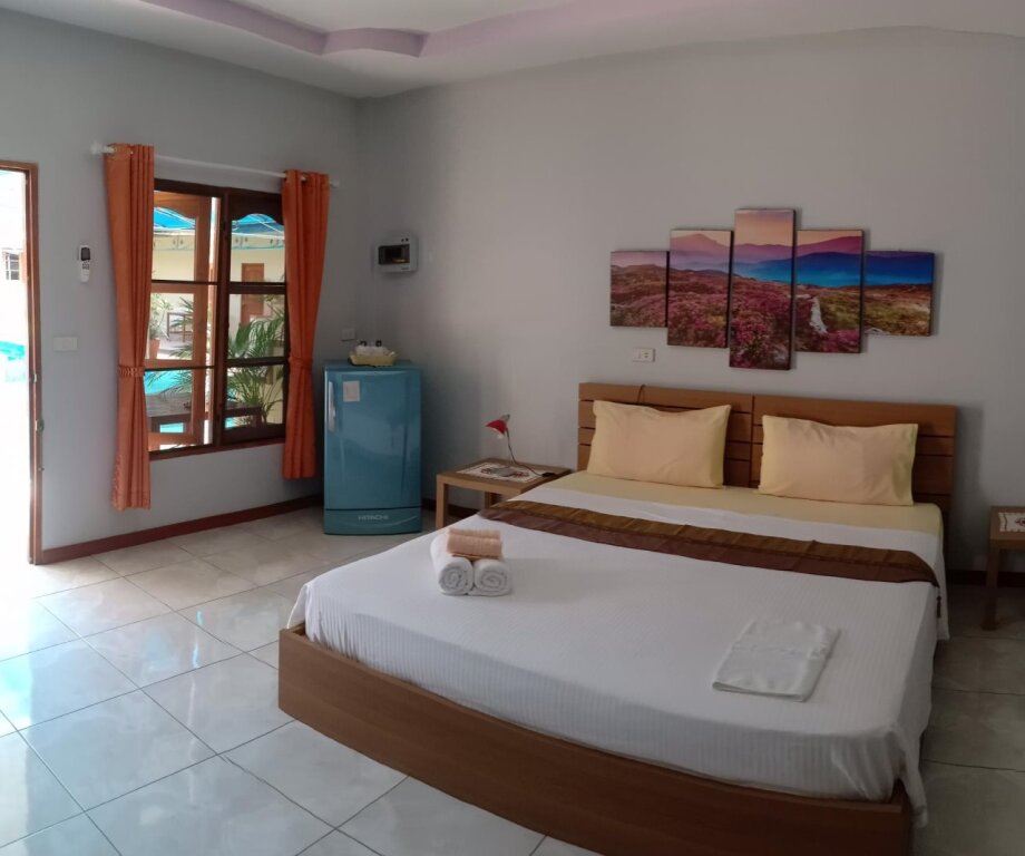 Исторический парк Kamphaeng Phet: Malee-Resort