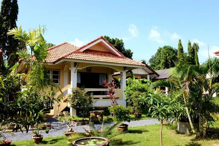 Самуи: New Sunrise Village Maenam Beach
