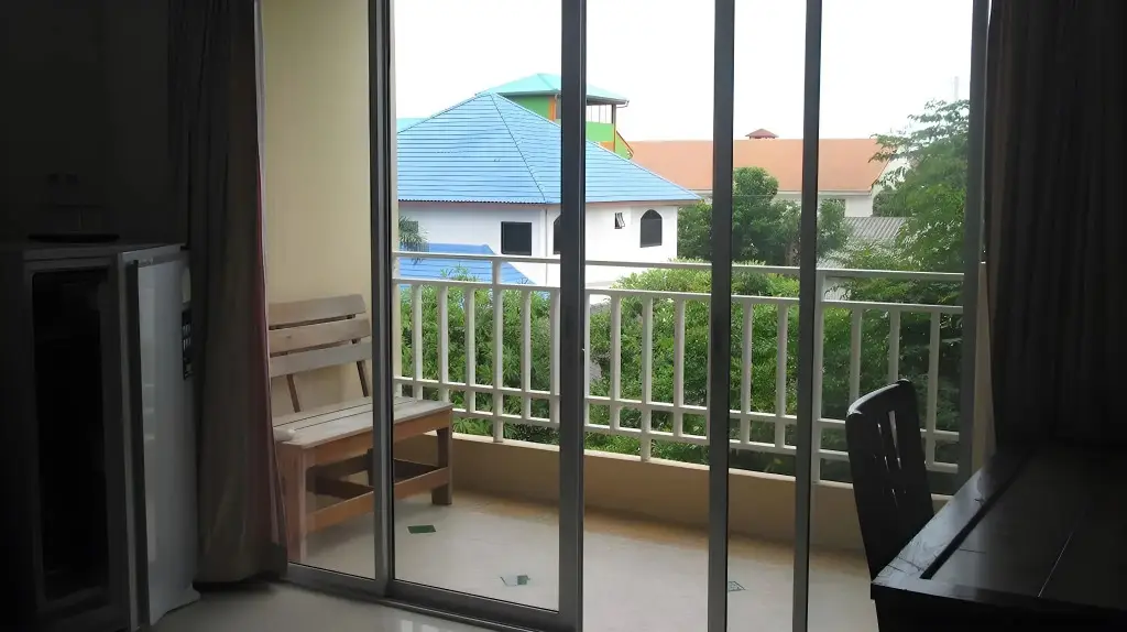 Паттайя: Baan Klang Noen Apartment