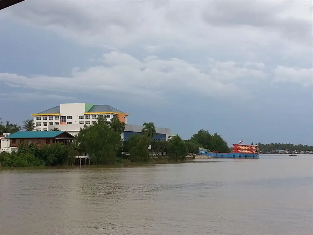 Сураттхани: See View Riverside Hotel