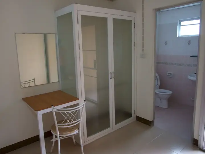 Нонтхабури: KPH Apartment