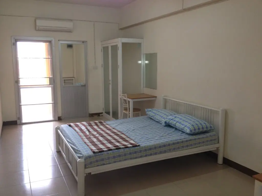 Нонтхабури: KPH Apartment