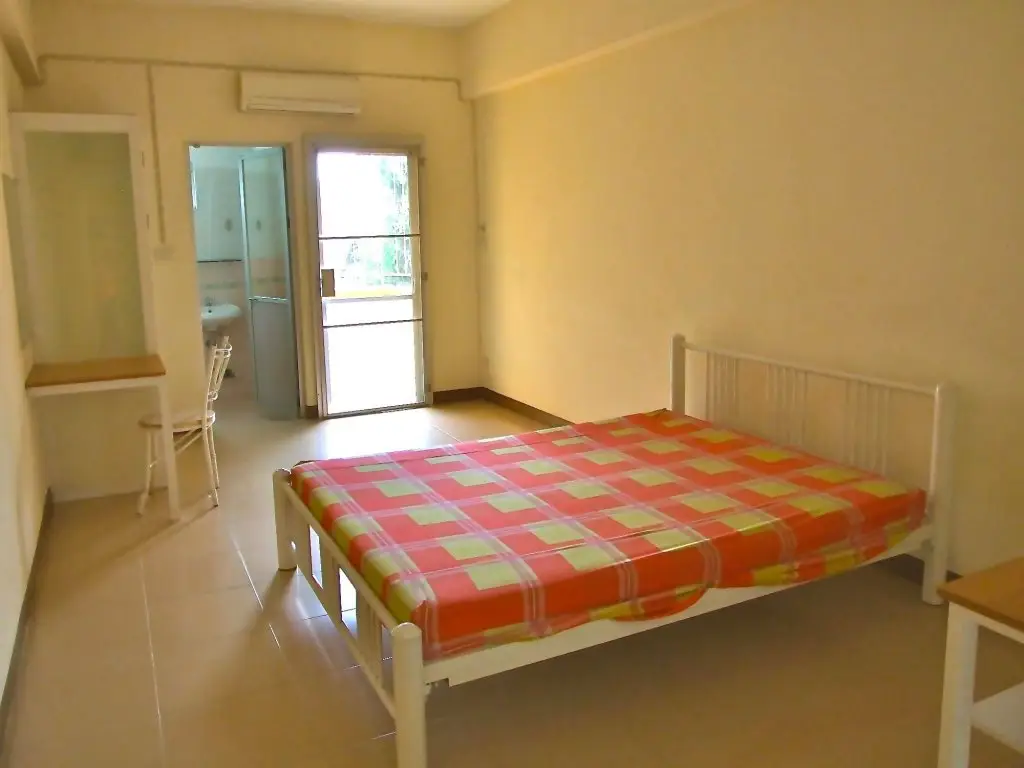 Нонтхабури: KPH Apartment