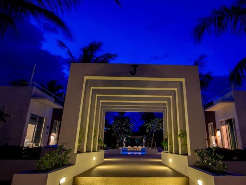 Сам-Рои-Йот: The Beach Village Resort