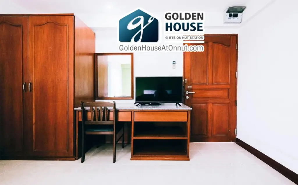 Бангкок: Golden House @ Onnut Station