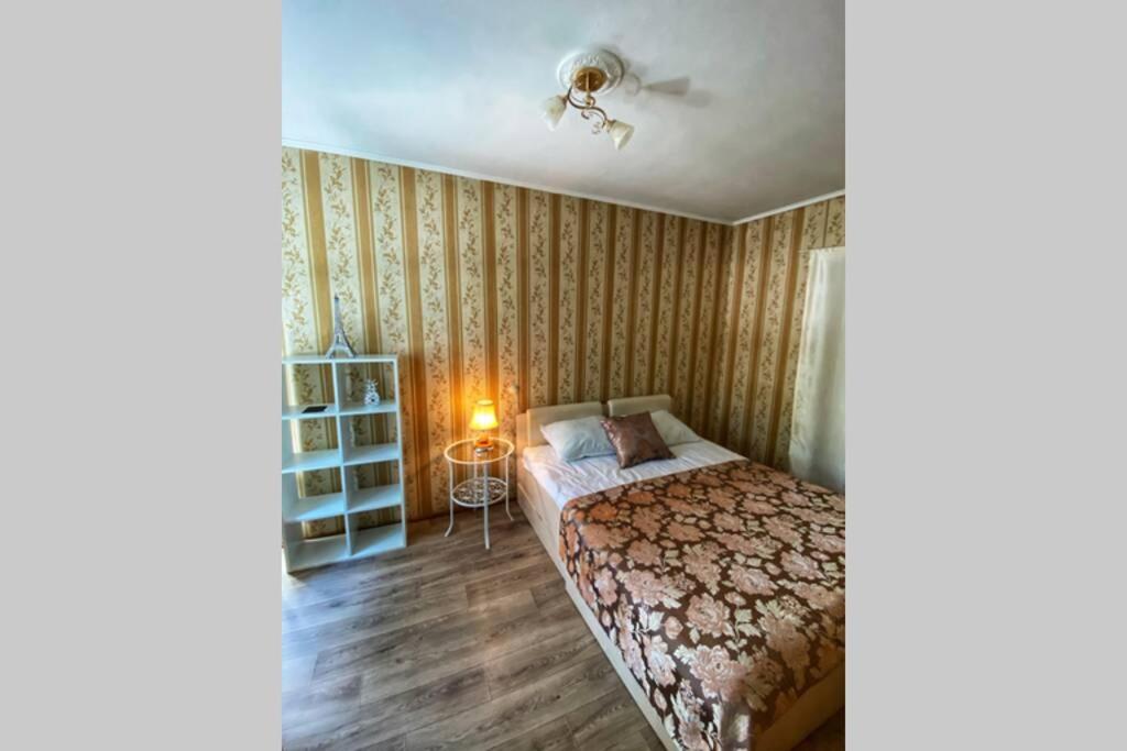 Псков: Апартаменты в центре Be my guest/Будь моим гостем