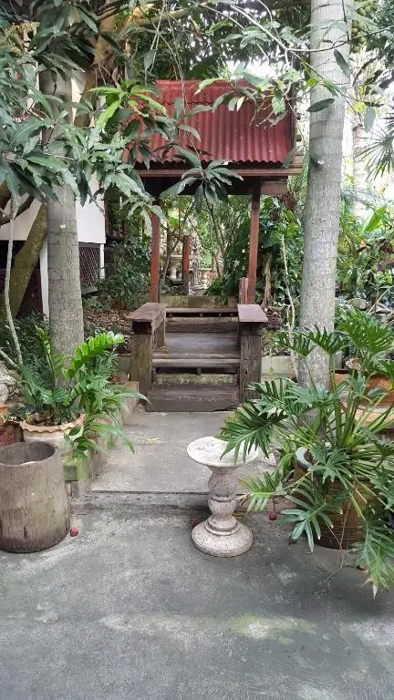 Ампхава: Ruean Mai Chai Khlong