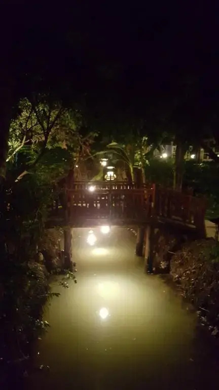 Ампхава: Ruean Mai Chai Khlong