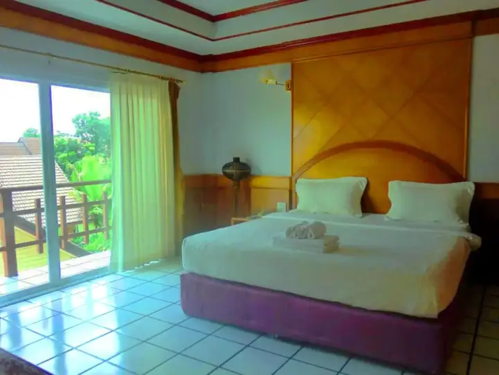 Prasat: Thong Paeka Hotel