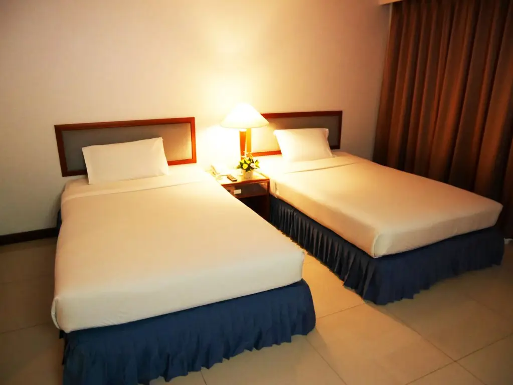 Уттарадит: Friday Hotel