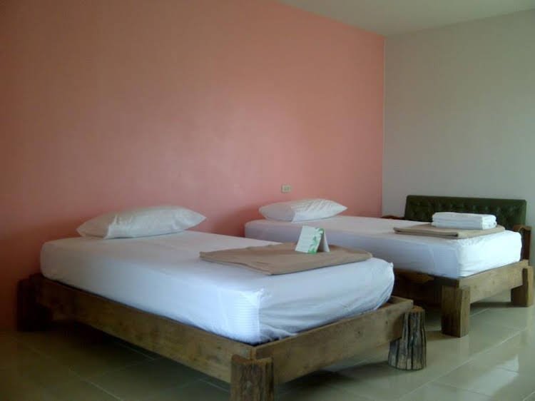 Паттайя: Baan Klang Noen Apartment