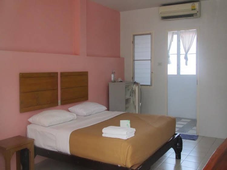 Паттайя: Baan Klang Noen Apartment