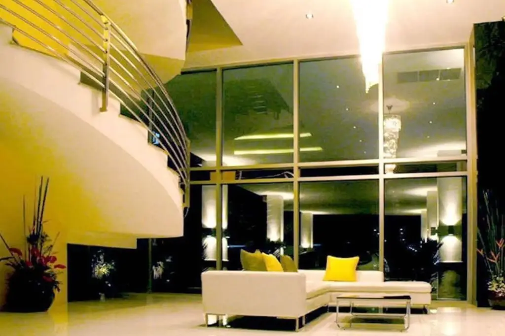 Бангкок: Seven Place Executive Residence