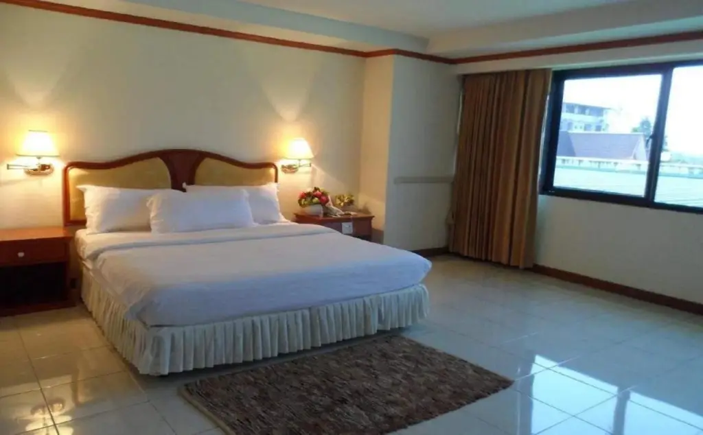 Пхитсанулок: Kresident Hotel