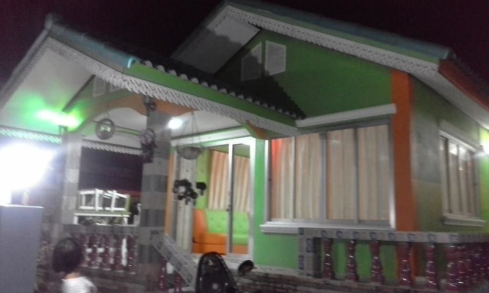Ко Сичанг: Buachompoo Resort Koh Sichang