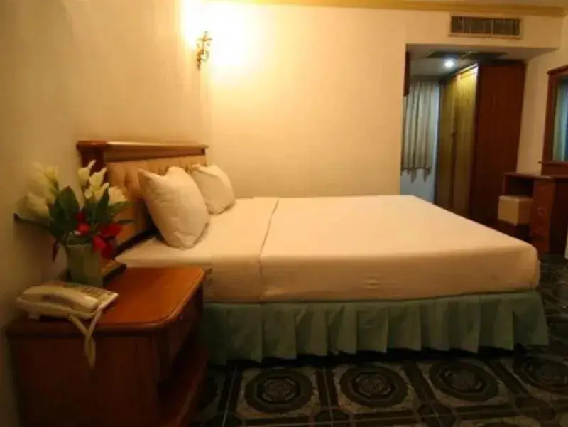Бангкок: 13 Coins Resort Yotin Patana