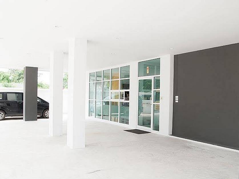 Сураттхани: Yada Living