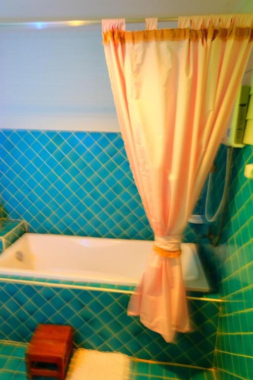 Исторический парк Kamphaeng Phet: P Paradise Hotel