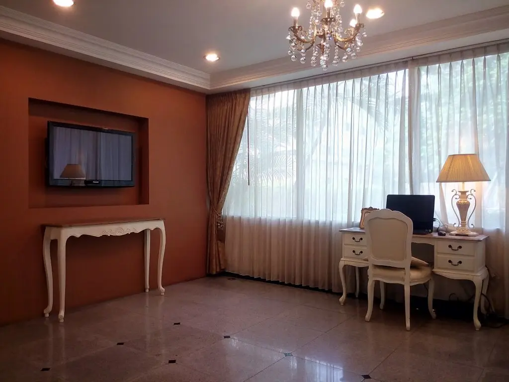 Бангкок: Romance Hotel Srinakarin