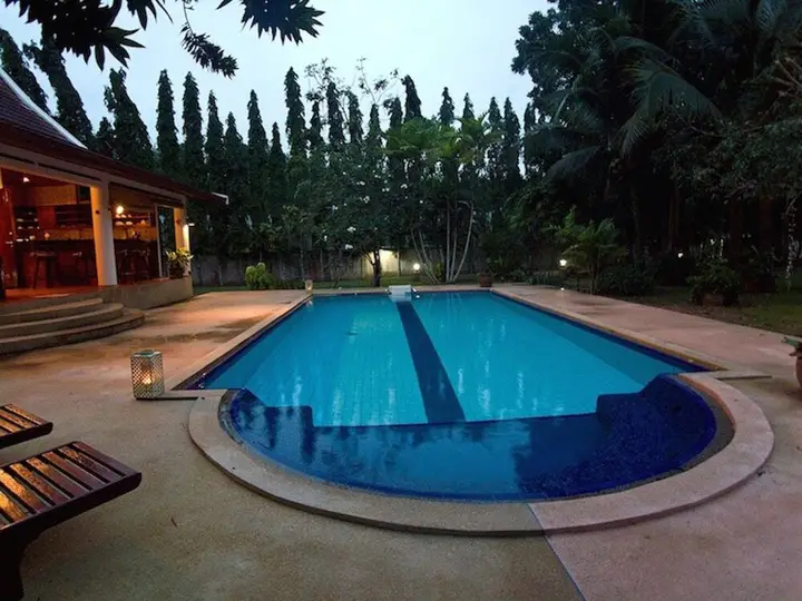 Тхаланг: Paklok Villa 180 m2