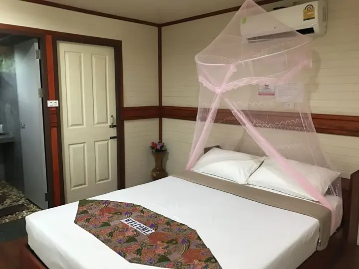Фаном: The royal bamboo lodge