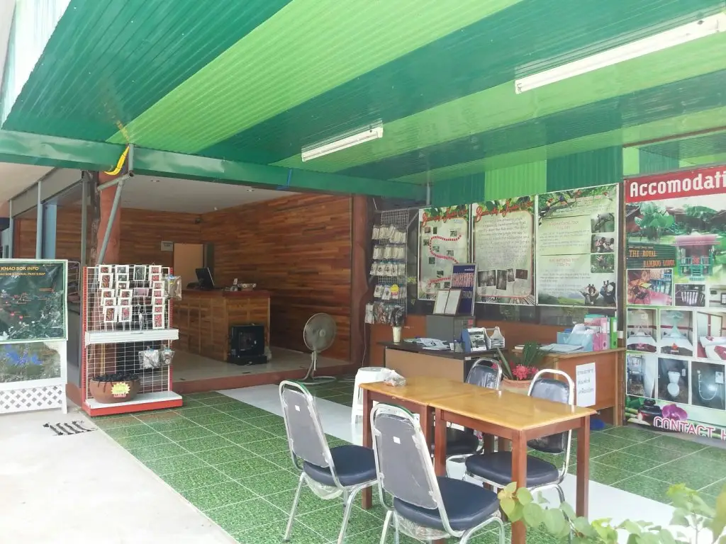 Фаном: The royal bamboo lodge