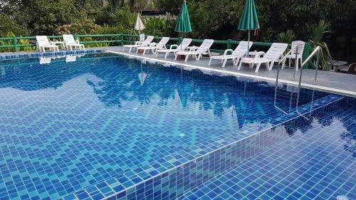 Фаном: Khao Sok Hostel