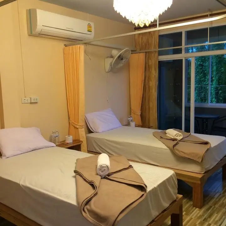 Фаном: Khao Sok Hostel