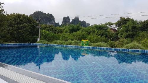 Фаном: Khao Sok Hostel