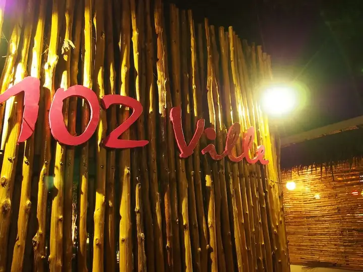 Суан Фуэн: 102 Ville