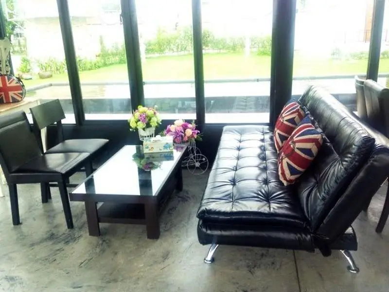 Сирача: De Coco House
