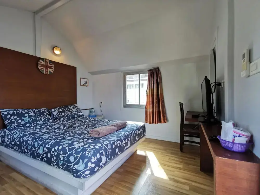 Сирача: De Coco House