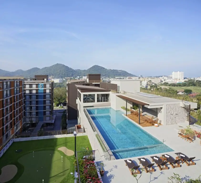 Сирача: Balcony Courtyard Hotel & Serviced Apartment