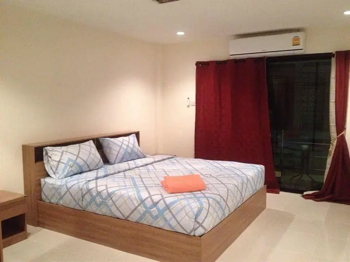 Паттайя: I Rovers Superior Rooms