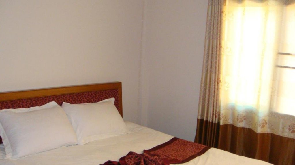 Мае-Сай: Navy Home Hotel
